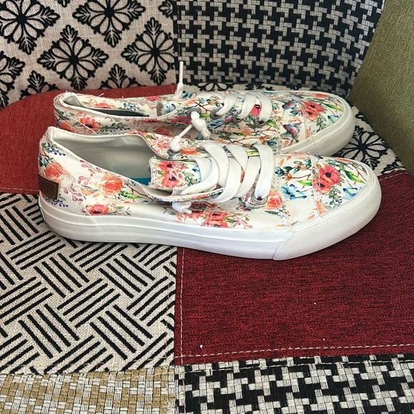 Blowfish Malibu Women’s Maura Floral Sneaker - Size 7 - Picture 2 of 5